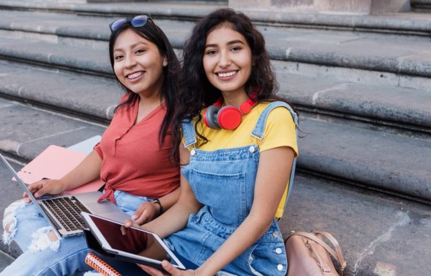 Real Love or Filtered Fantasy? How Tech Is Changing the Way Latin Women Choose Partners
