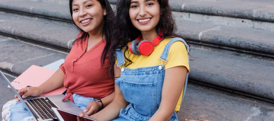 Real Love or Filtered Fantasy? How Tech Is Changing the Way Latin Women Choose Partners