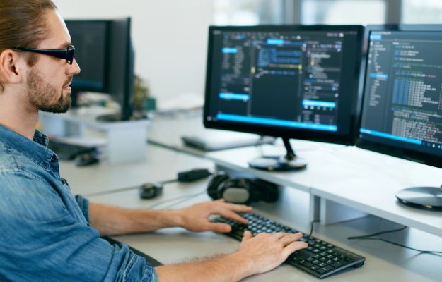 Business Stuck on Old Tools? Here’s What Custom Software Can Fix